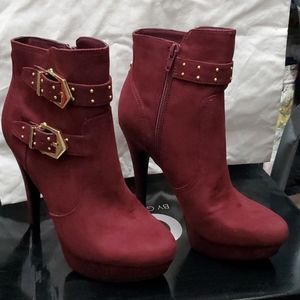By Guess Anckle Boots